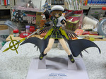 ベースだけなら普通のフィギュアの4倍程度なんだけど、スカート?やデバイスがはみ出しまくってるんだよなぁ・・・