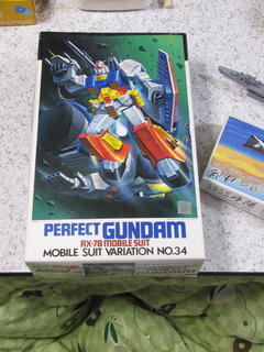 隣にちょこっと写ってるのはアオシマの丹陽。次回作?の資料用だけど直前に作ってたピットロードのキットと比べるとイマイチ。雪風はよく出来てるっぽいのになぁ・・・